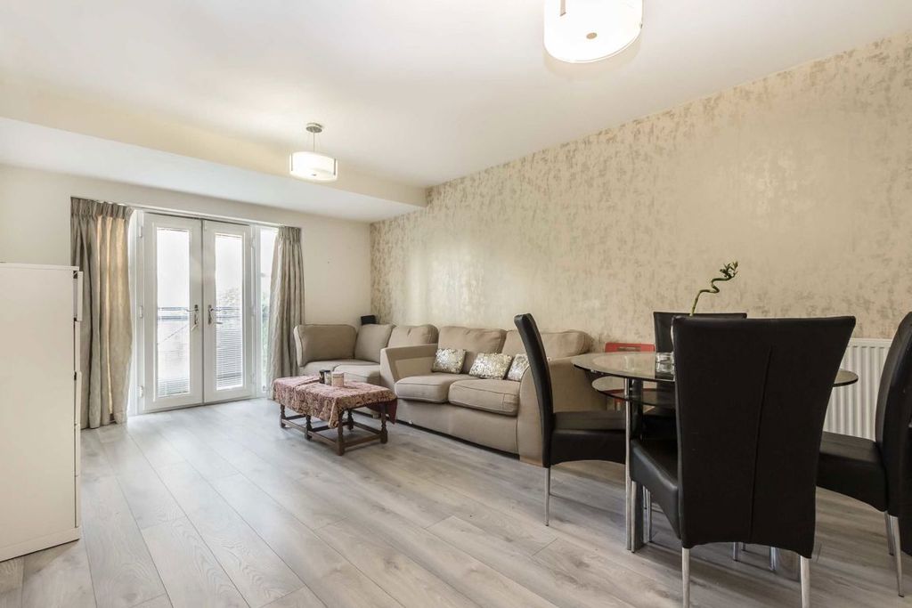 Property photo 2 of 5