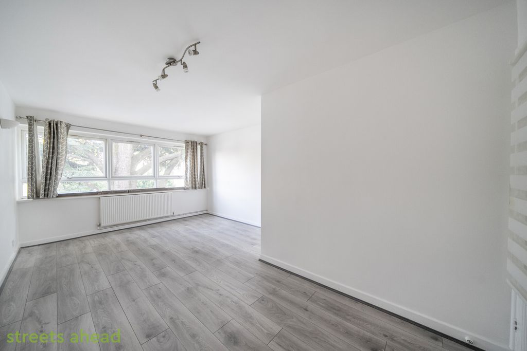 Property photo 2 of 19 Aa9Bf916-c610-4B4...