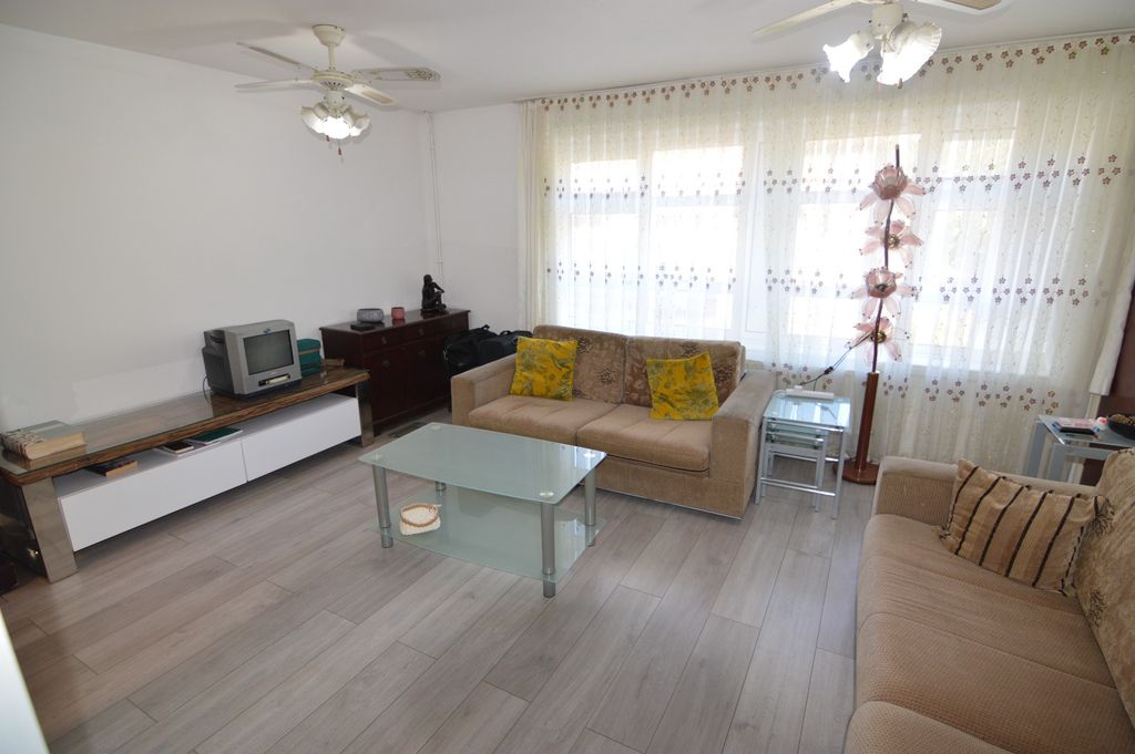 Property photo 3 of 8 4535382