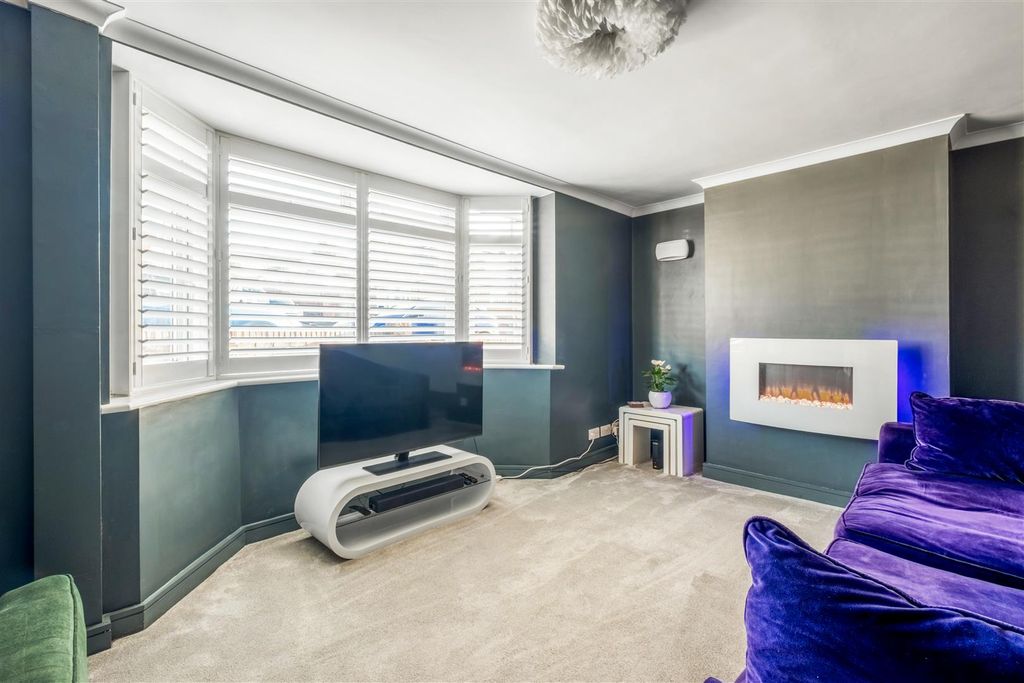 Property photo 3 of 16 51 Broomfield Drive-6.Jpg