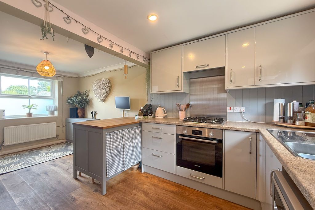 Property photo 3 of 19 Kitchen/Dining Room