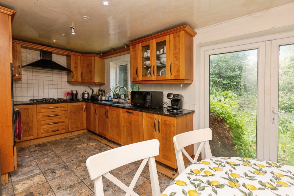 Property photo 3 of 19 Pbox-Img.Jpg