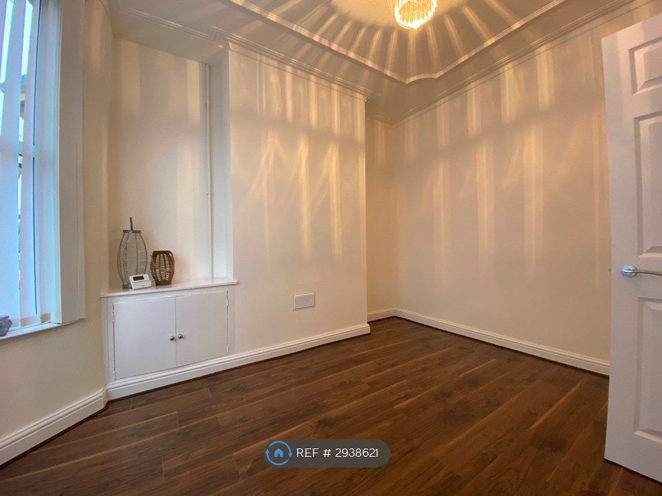 Property photo 2 of 16 Living Room