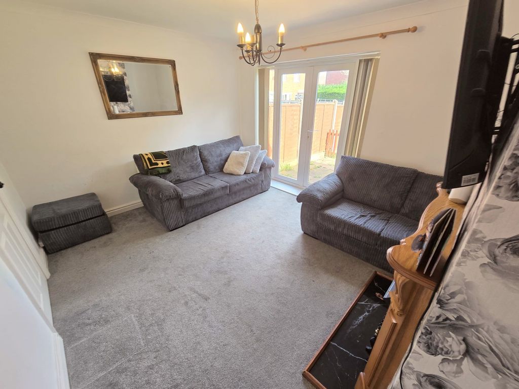 Property photo 3 of 13 Lounge B