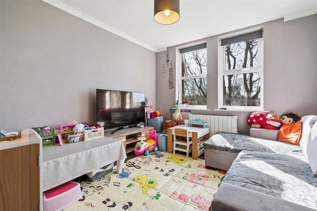 Property photo 3 of 7 3 Millers Mead Court Sw19 Reception 1.Jpg