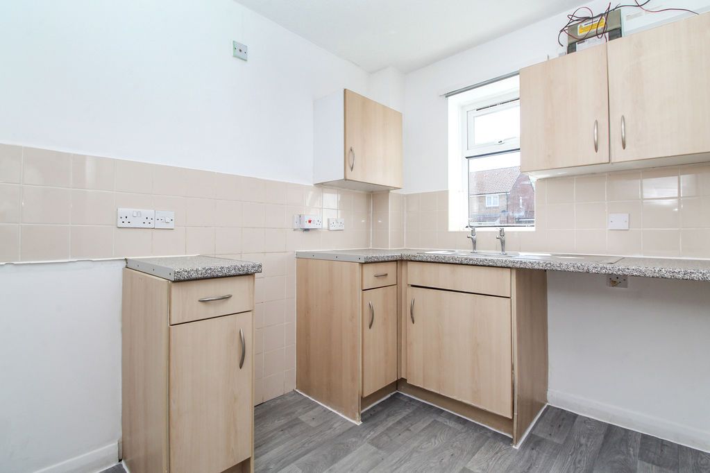 Property photo 3 of 8 Kitchen