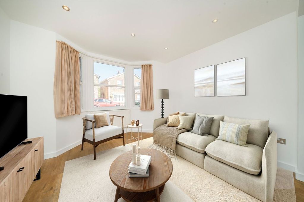 Property photo 2 of 8