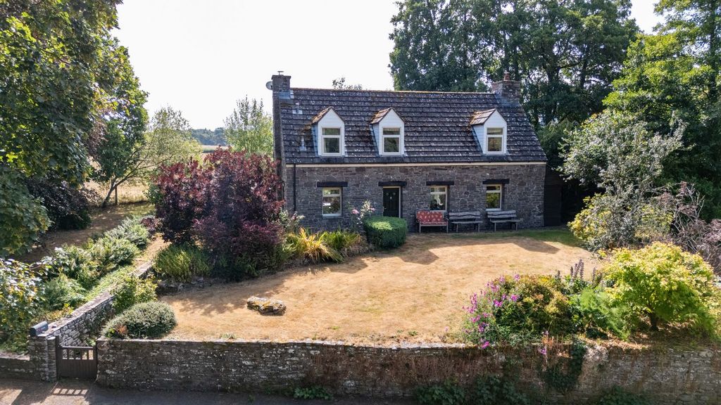 Property photo 1 of 32