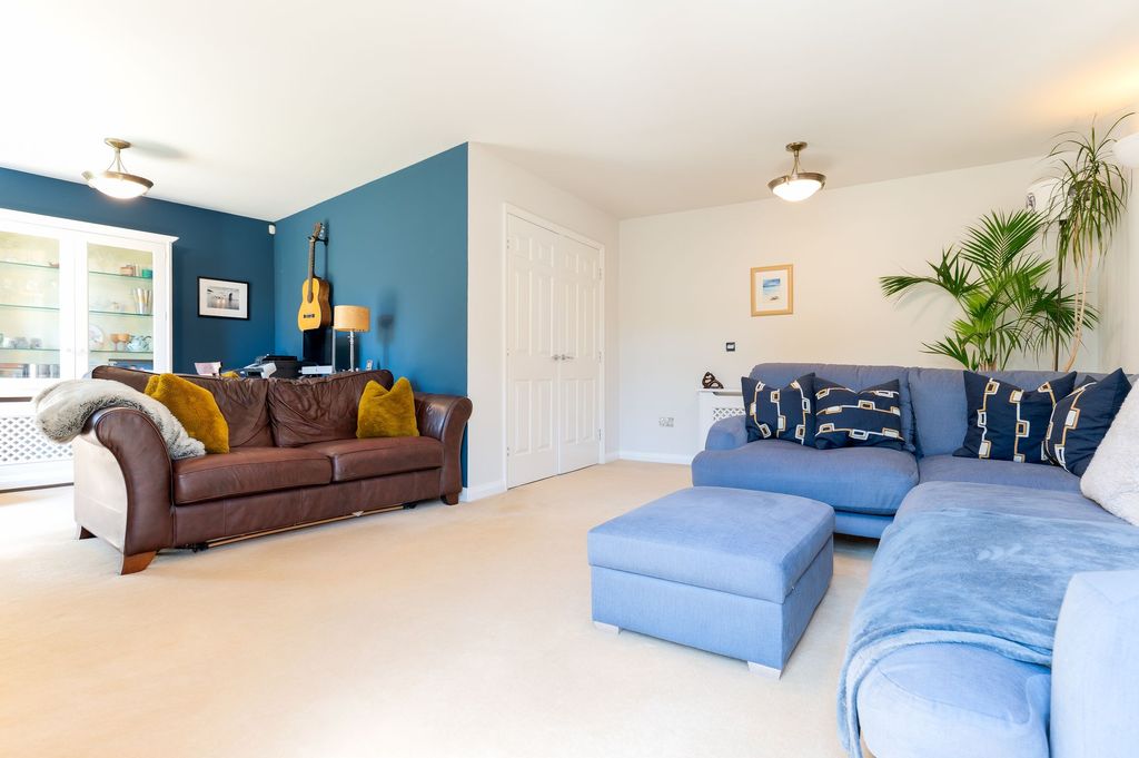 Property photo 2 of 42