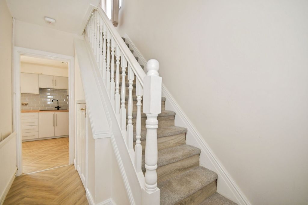 Property photo 2 of 15 Pbox-Img.Jpg