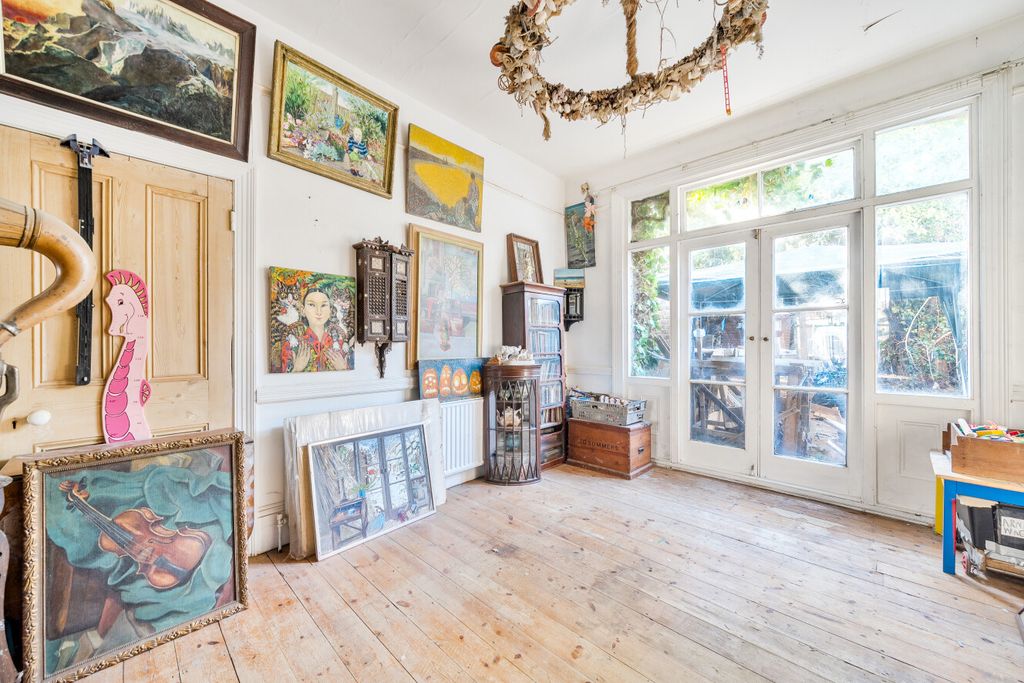 Property photo 3 of 14 1536331-11-6Ada02...