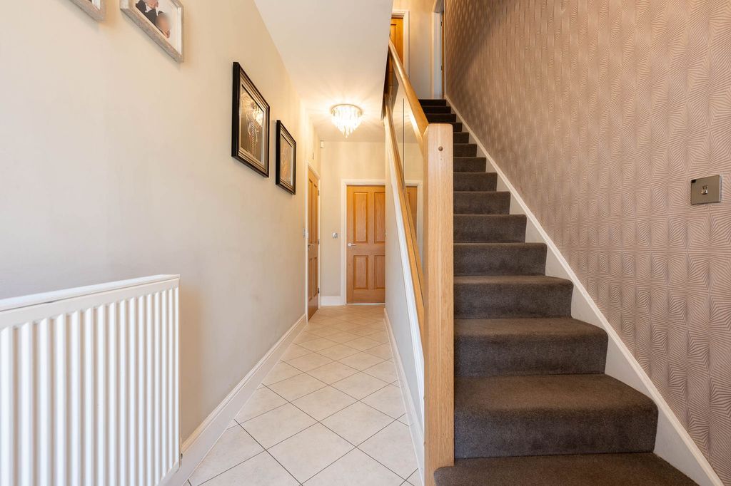 Property photo 3 of 33