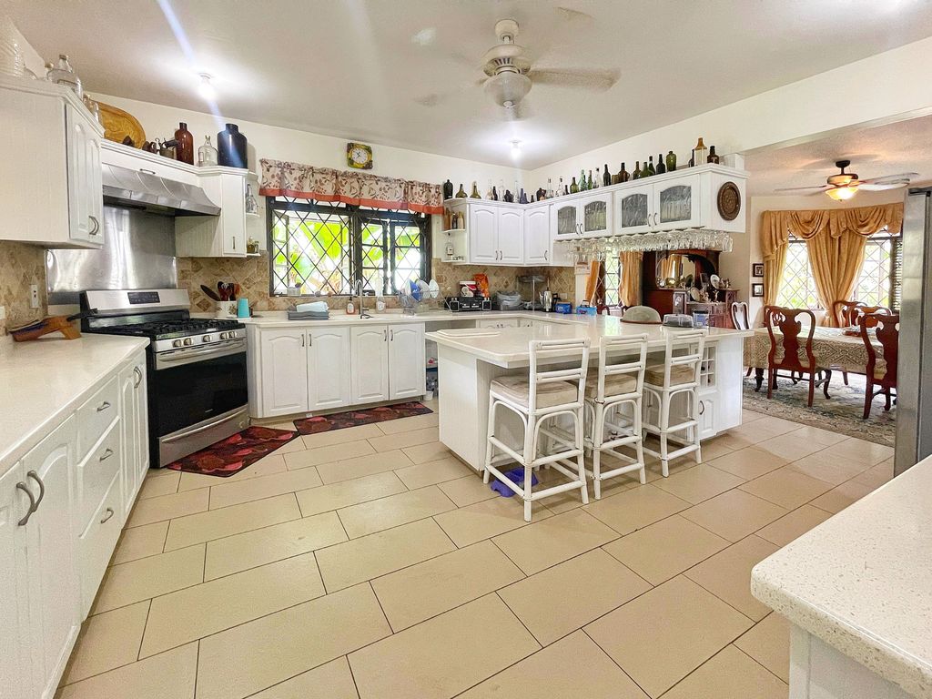 Property photo 3 of 34