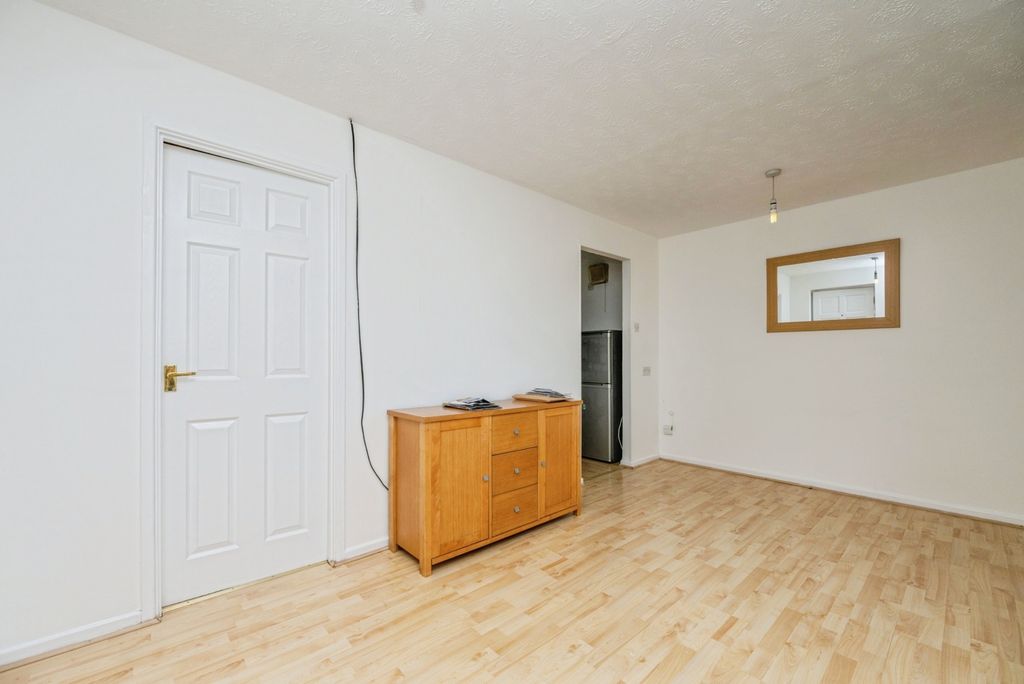 Property photo 3 of 11 Image 2