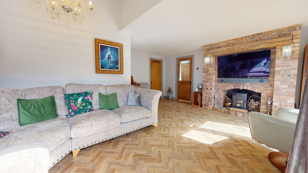 Property photo 3 of 26 4375344