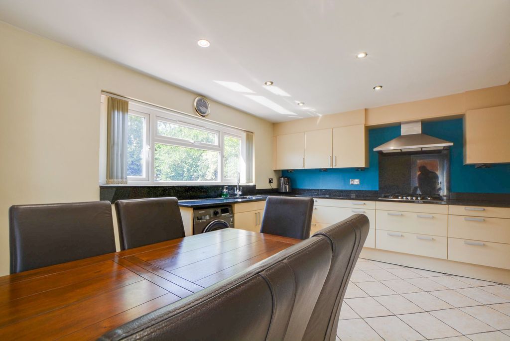Property photo 3 of 36