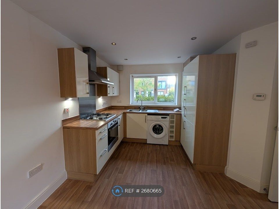 Property photo 2 of 9 Kitchen