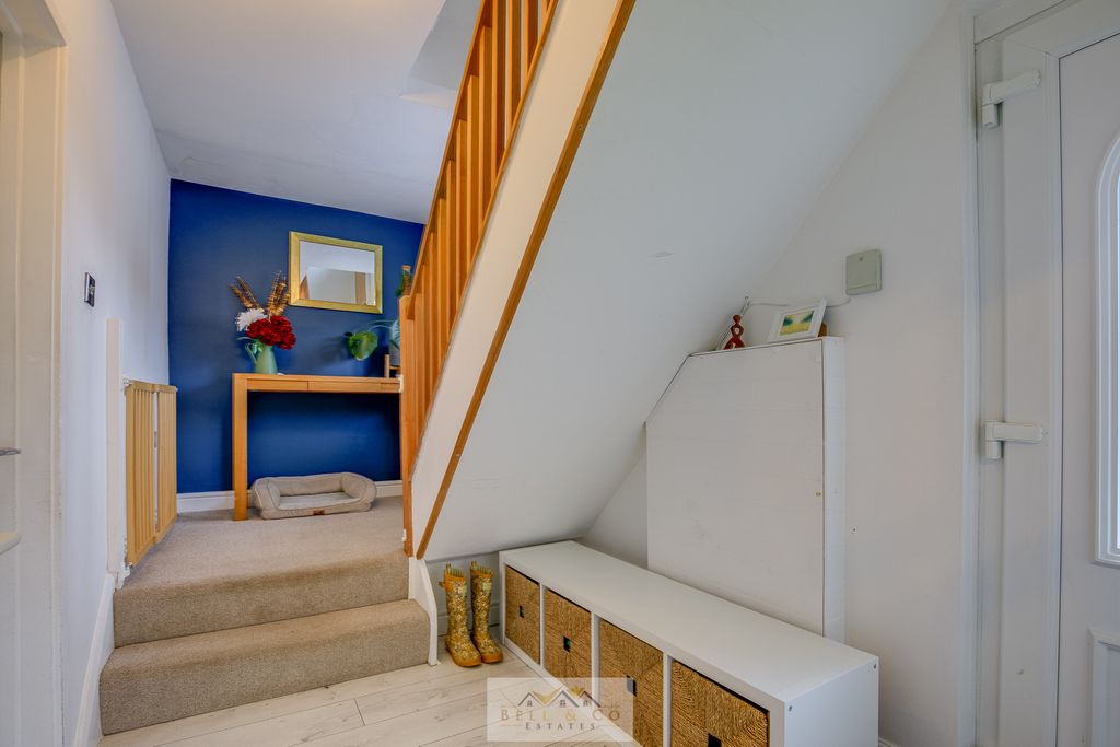 Property photo 2 of 26 Entrance Hall 1.1