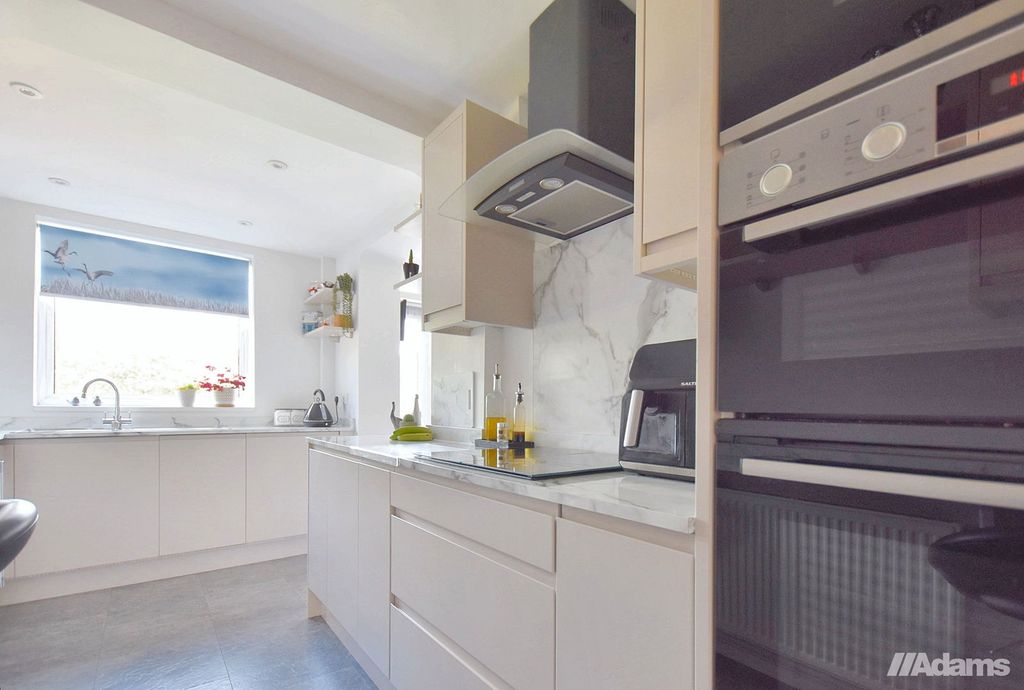 Property photo 2 of 27