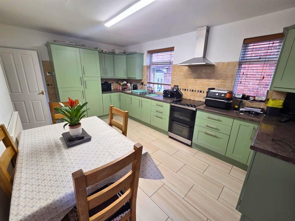 Property photo 2 of 17 6 Larch - Kitchen.Jpg