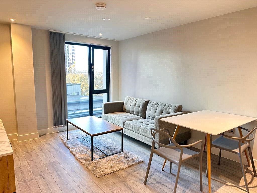 Property photo 1 of 7 Lounge
