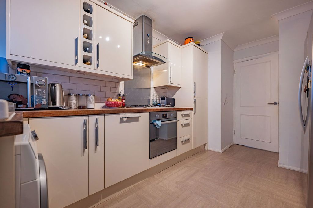 Property photo 3 of 22