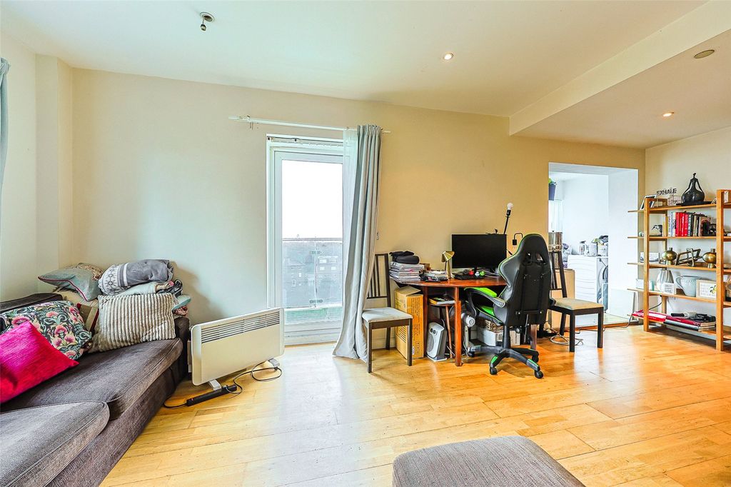 Property photo 3 of 17 Picture No. 21