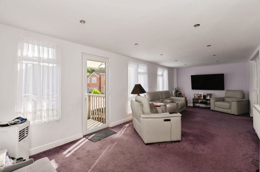 Property photo 3 of 21