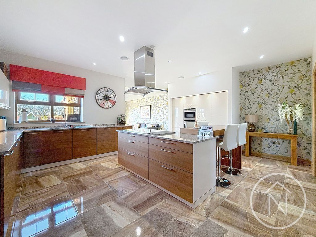 Property photo 2 of 42