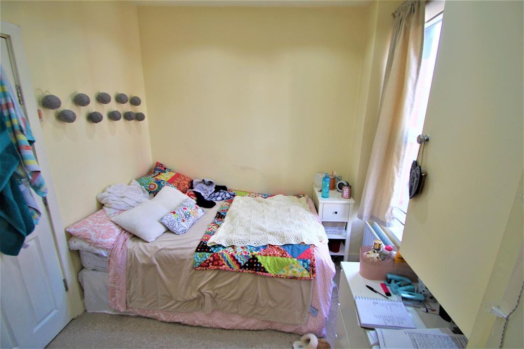 Property photo 2 of 7 Cozy Single Bedroom Featuring A Comfortable Bed Wi...