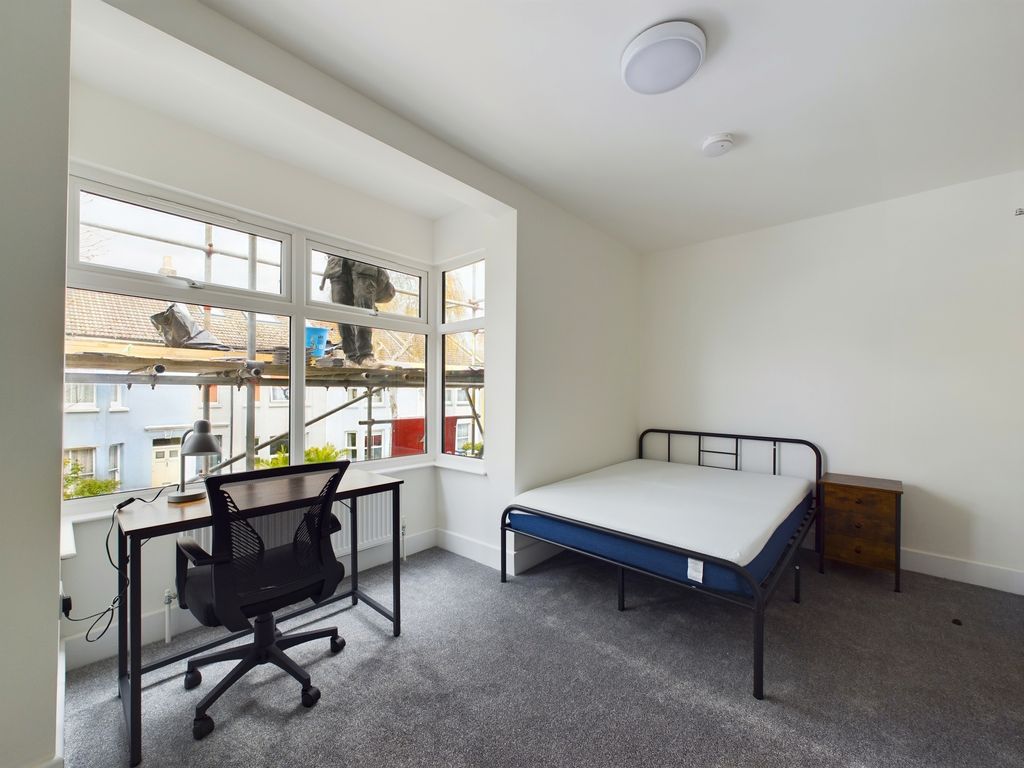 Property photo 3 of 9 Cam03519G0-Pr0044-Still017