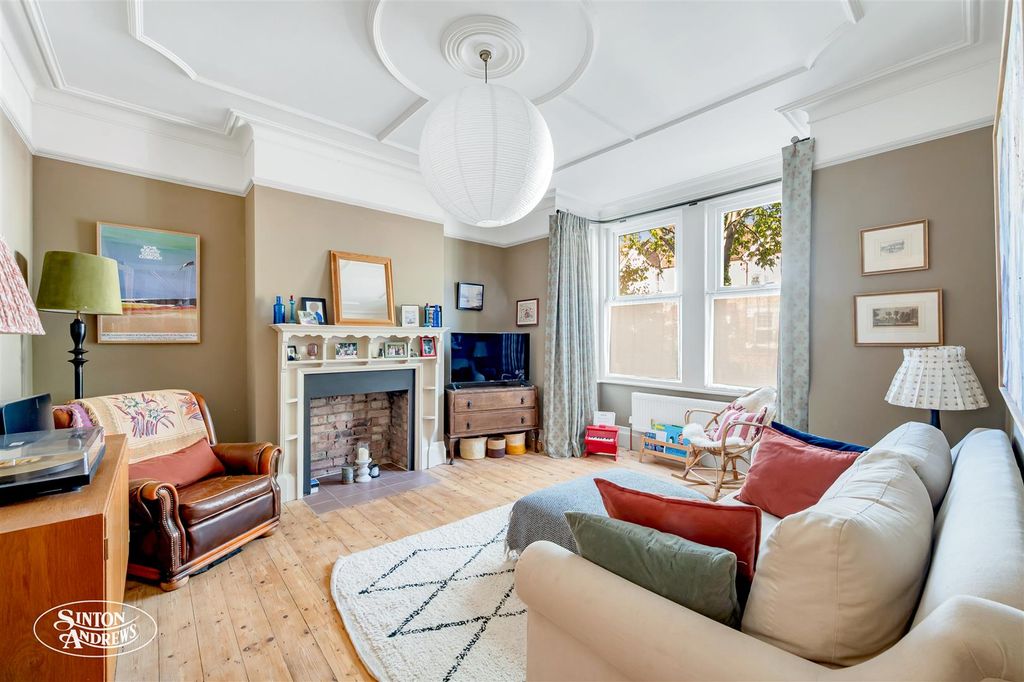 Property photo 2 of 17 4 Woodstock Avenue-3.Jpg