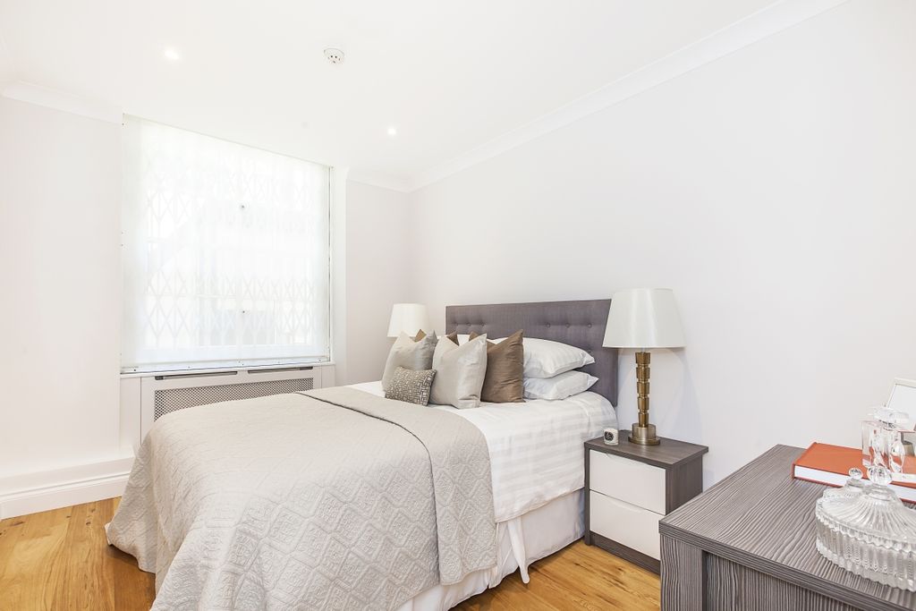 Property photo 3 of 12 Bedroom