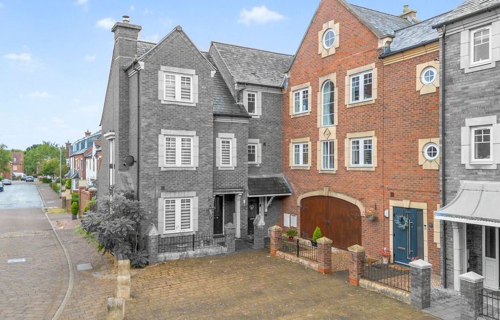 Property photo 1 of 32