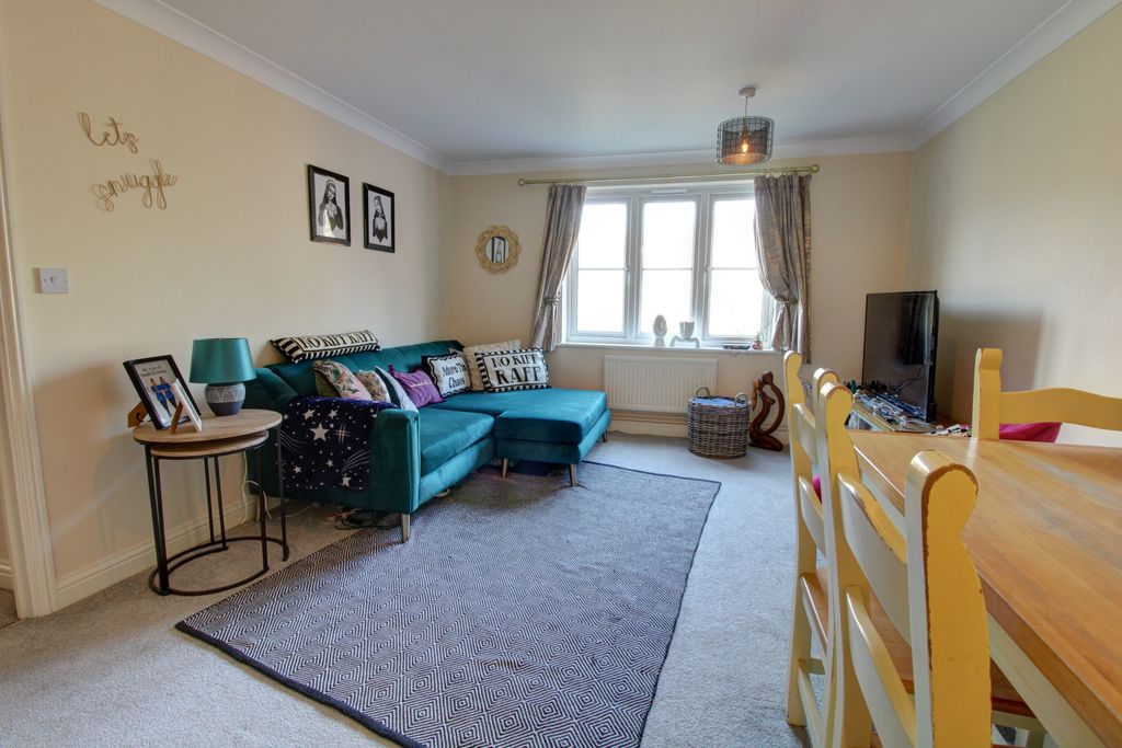 Property photo 2 of 9 Lounge 1A
