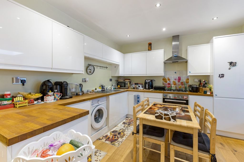 Property photo 2 of 15 98280_1 67 Butler...