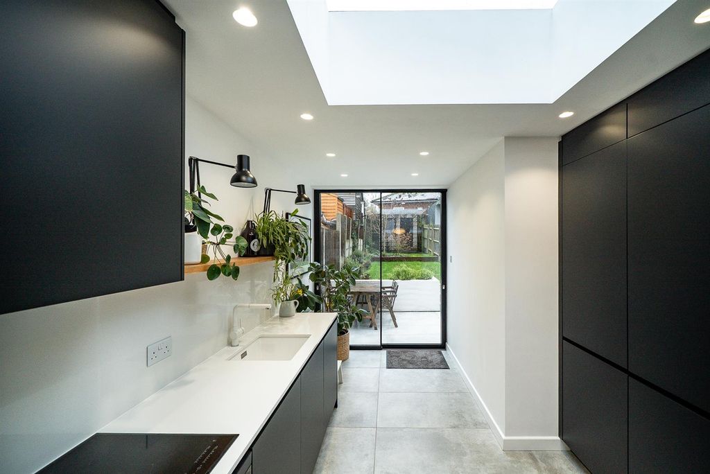 Property photo 3 of 18 Kitchen