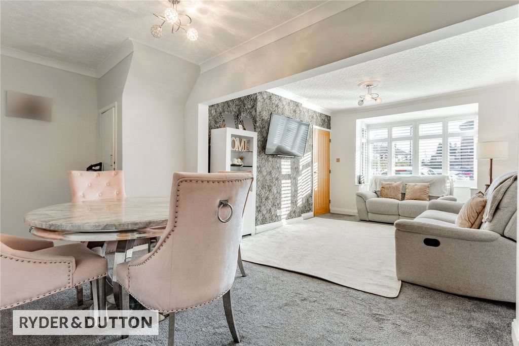 Property photo 3 of 17 Living/Dining