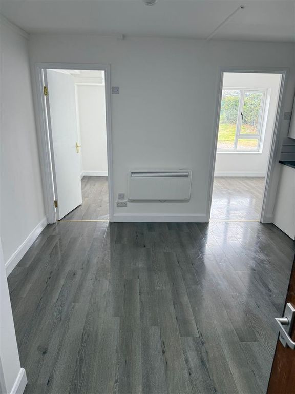 Property photo 3 of 12 77871.Jpg