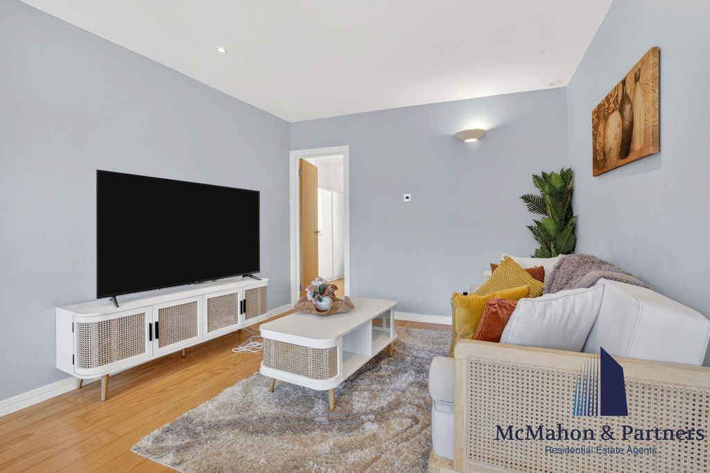 Property photo 3 of 6