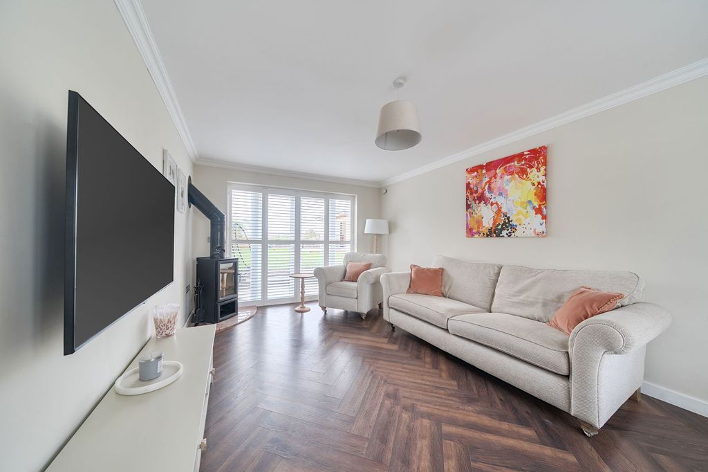 Property photo 3 of 25