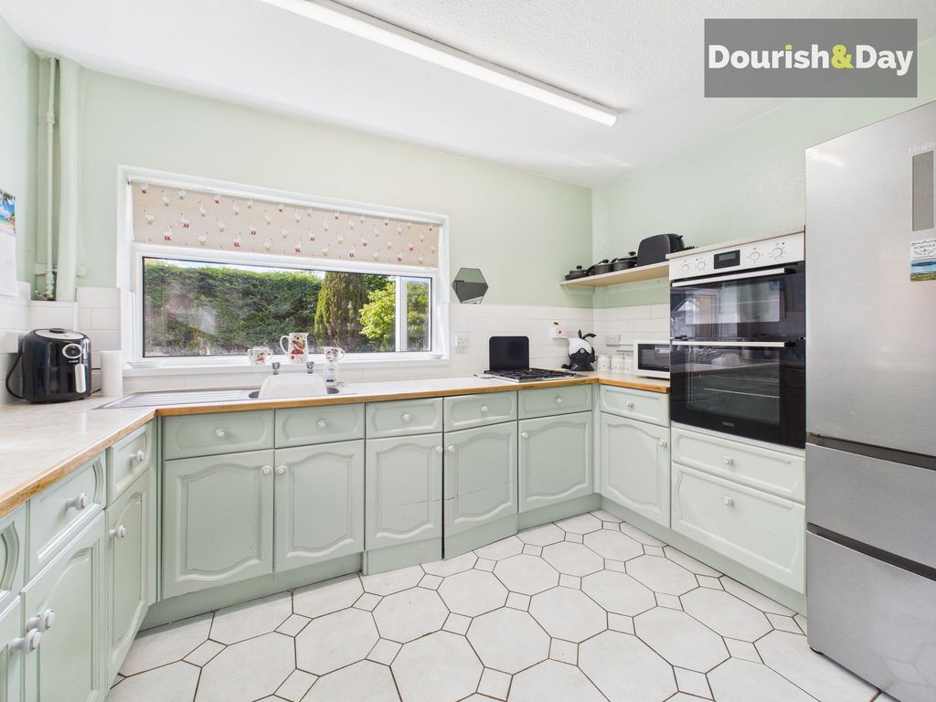 Property photo 3 of 14 Kitchen
