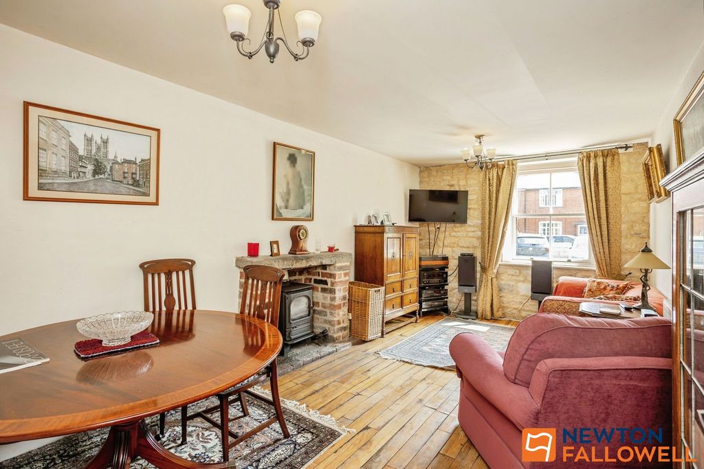 Property photo 2 of 41
