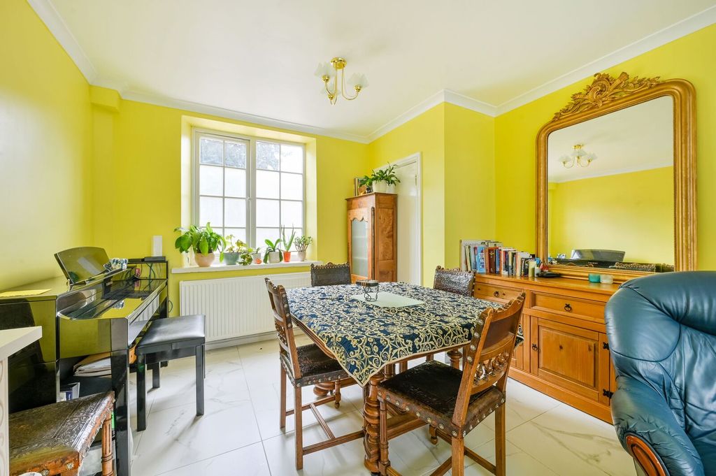 Property photo 3 of 11