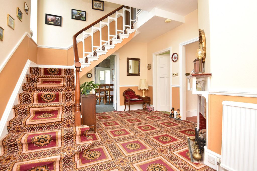 Property photo 3 of 33