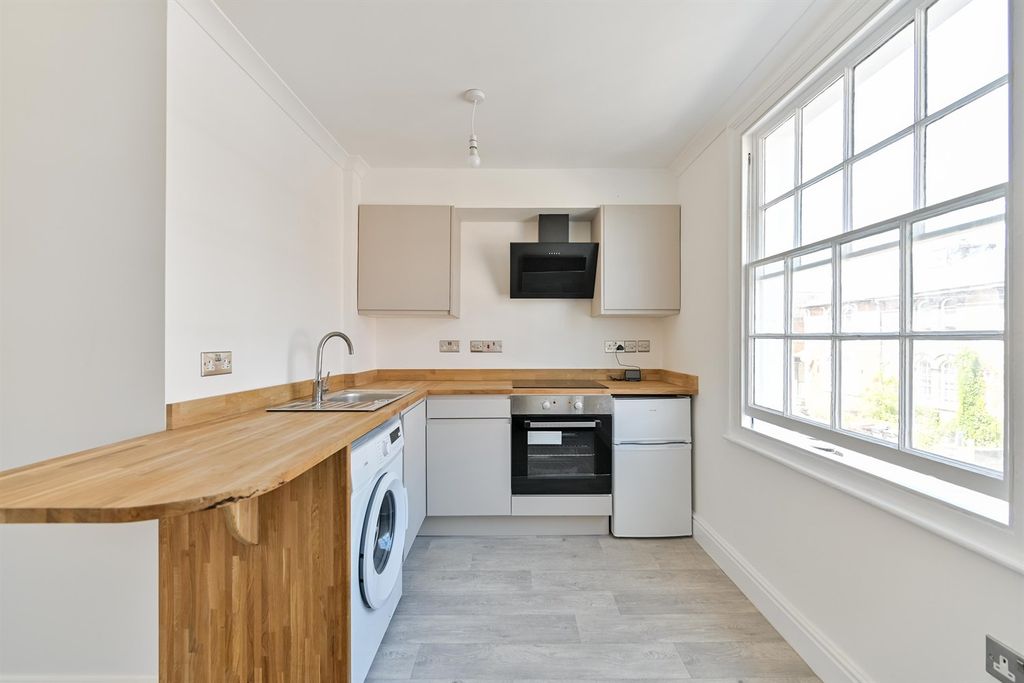 Property photo 3 of 7 Kitchen