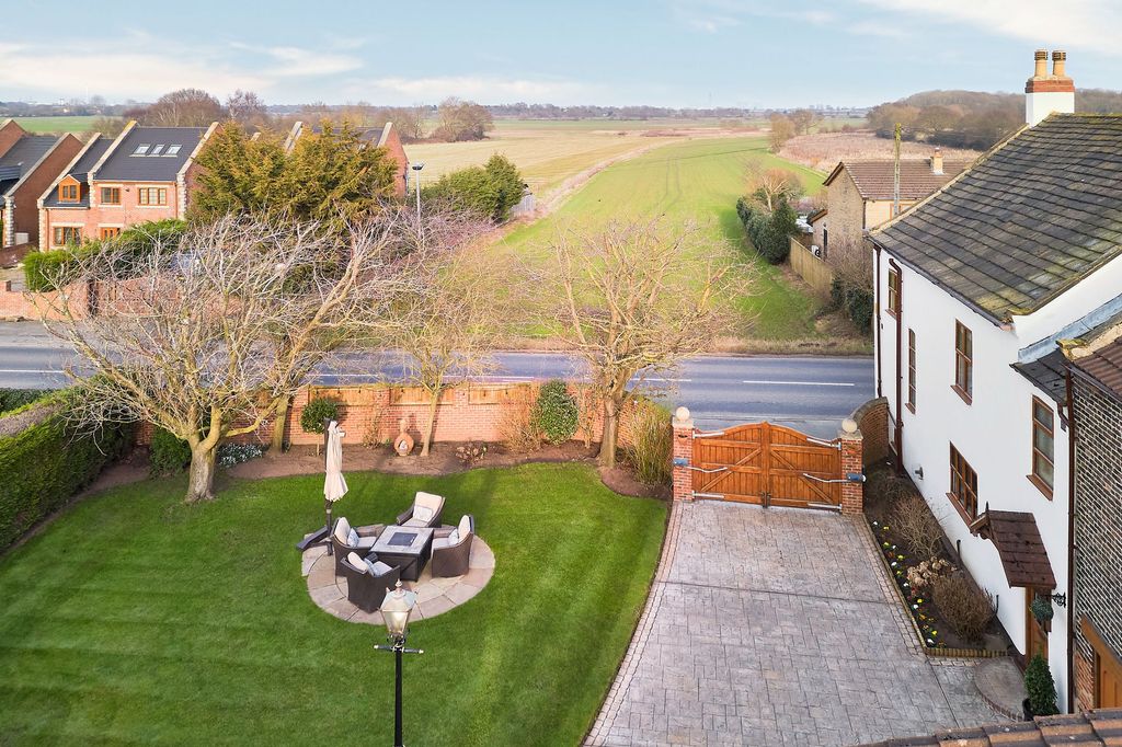 Property photo 2 of 51