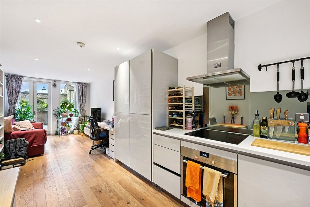 Property photo 3 of 12 Kitchen