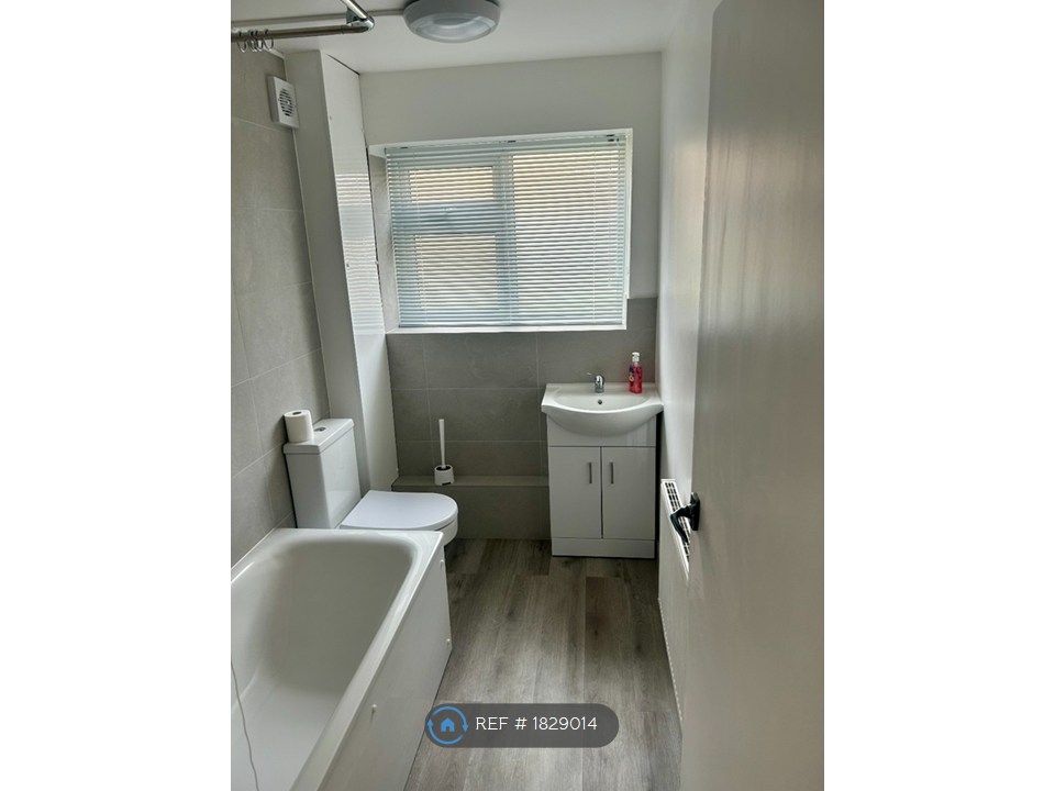 Property photo 3 of 12 Bathroom