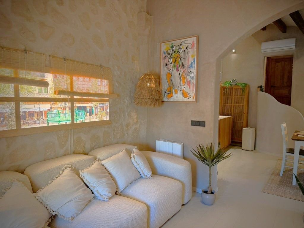 Property photo 3 of 21 Liv2.Jpeg